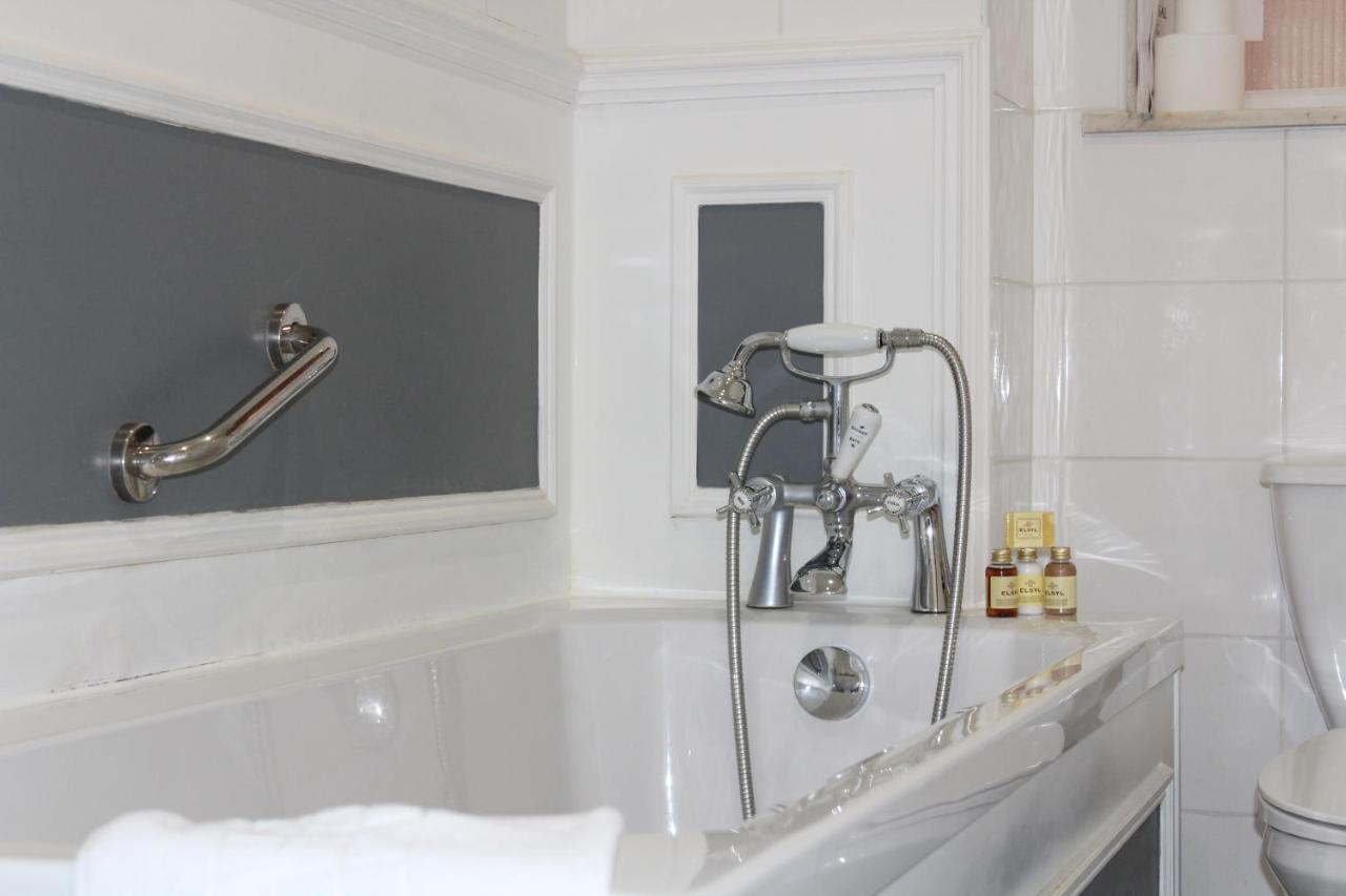 The Town House Hotel Arundel Bagian luar foto